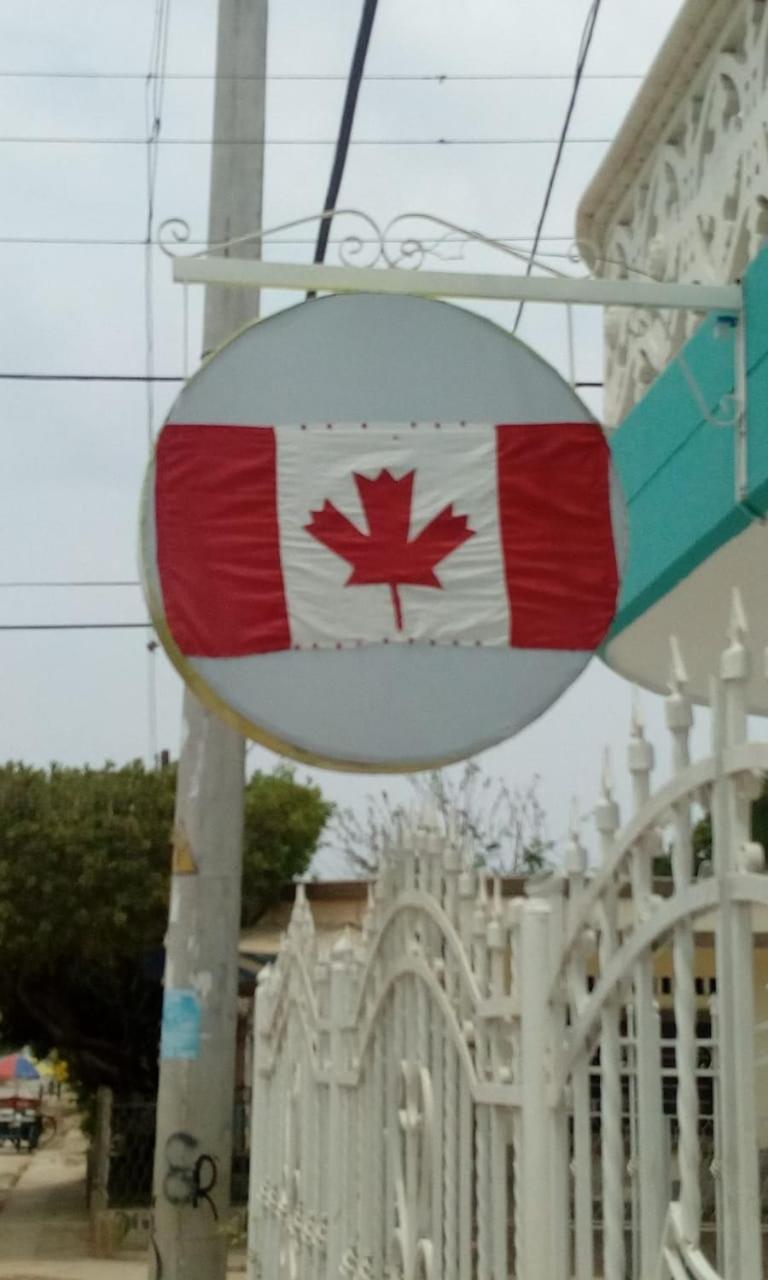 Canadian House Tolú Екстериор снимка
